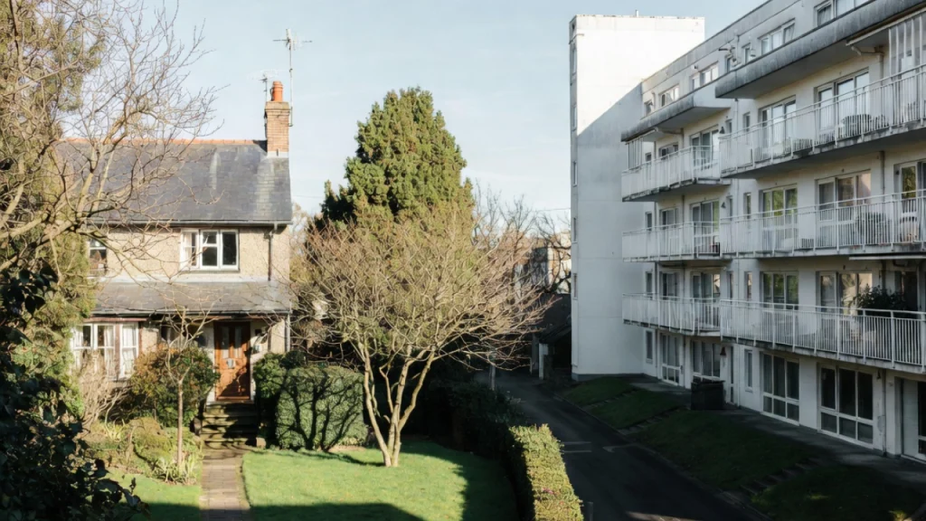 Dom i mieszkanie – porównanie kosztów i komfortu życia po latach